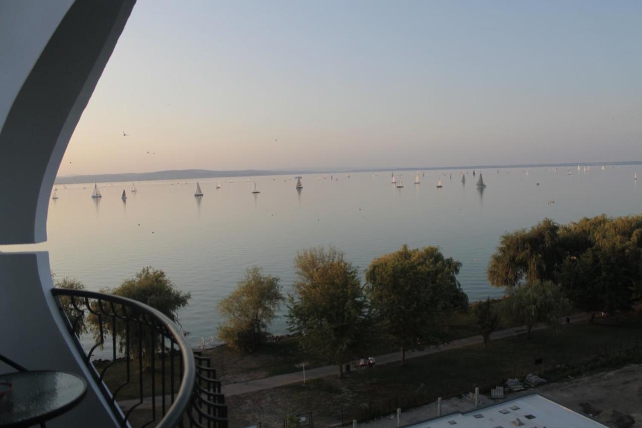 Vizparti Apartman Siofok Bagian luar foto