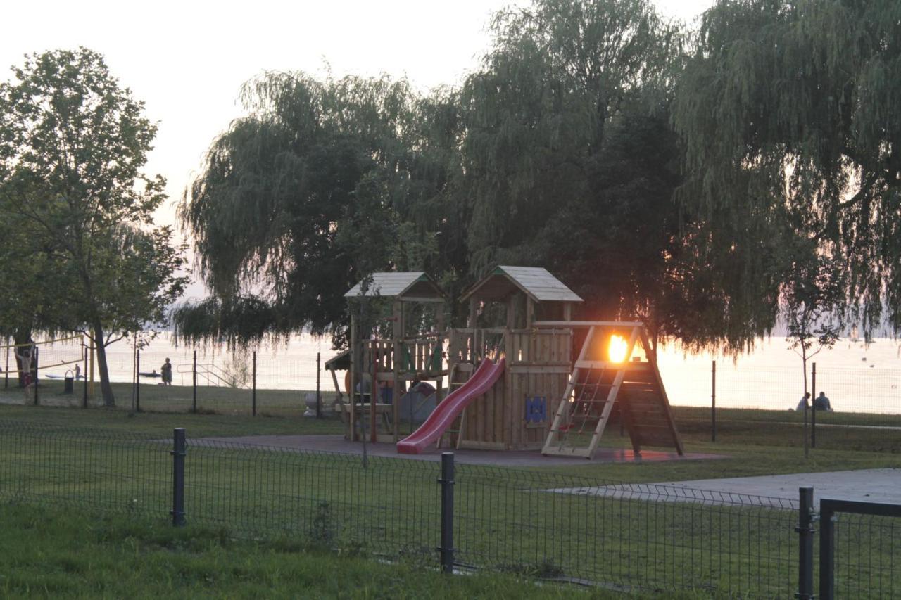 Vizparti Apartman Siofok Bagian luar foto