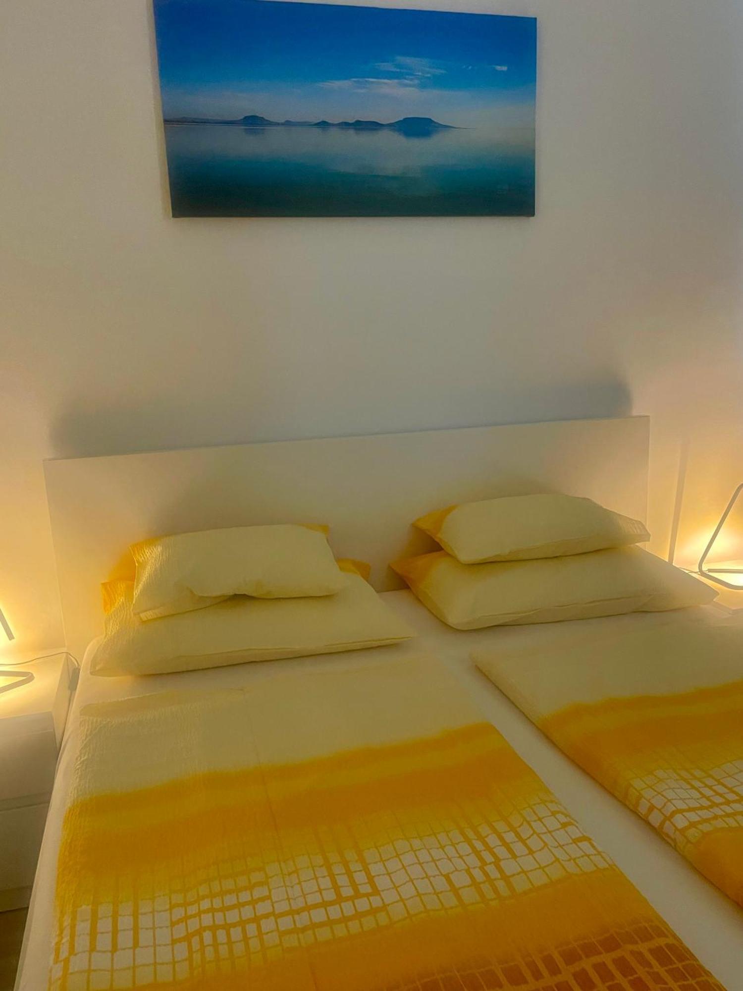 Vizparti Apartman Siofok Bagian luar foto