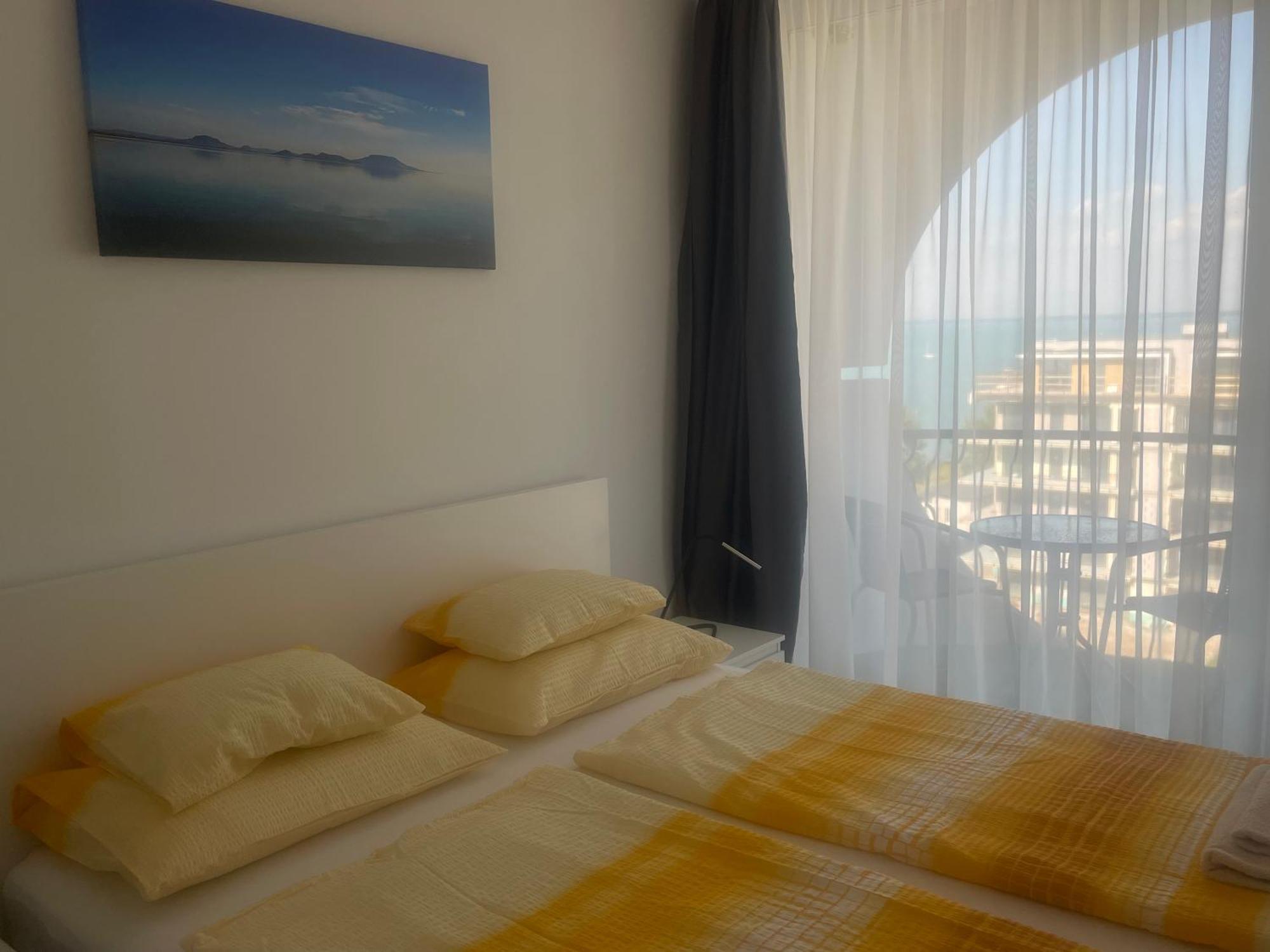 Vizparti Apartman Siofok Bagian luar foto
